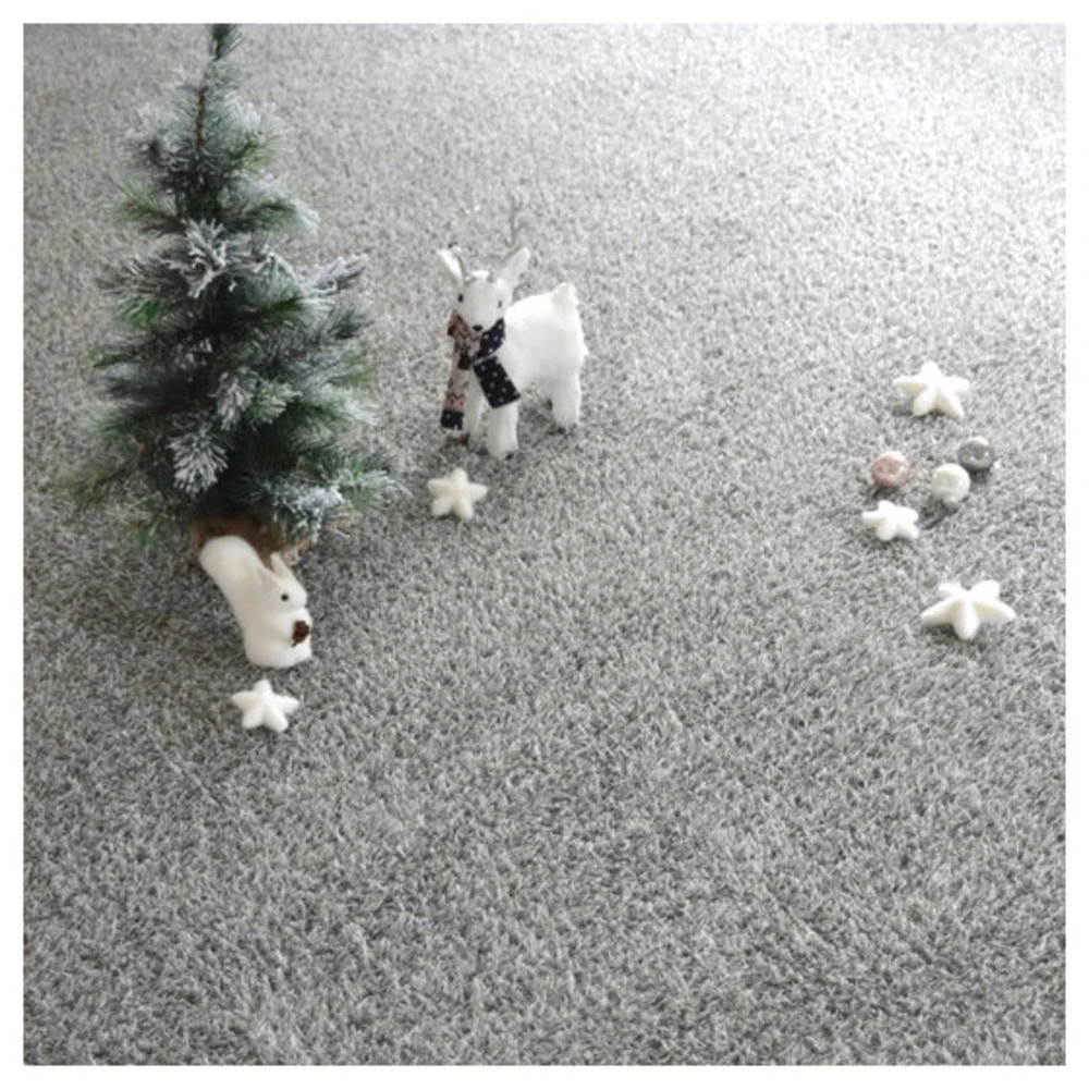 Gazon Synthétique Happy Party - Couleur Gris Clair - Classé Feu - 20mm - 2m X 10m 7 Gazon Synthétique Happy Party - Couleur Gris Clair - Classé Feu - 20mm - 2m X 10m – Image 5