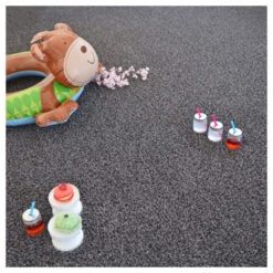 Gazon Synthétique Happy Party - Couleur Gris Foncé - Classé Feu - 20mm - 2m X 4m -Grasses Fleurs Soldes Boutique 645cecb0422503.30856355