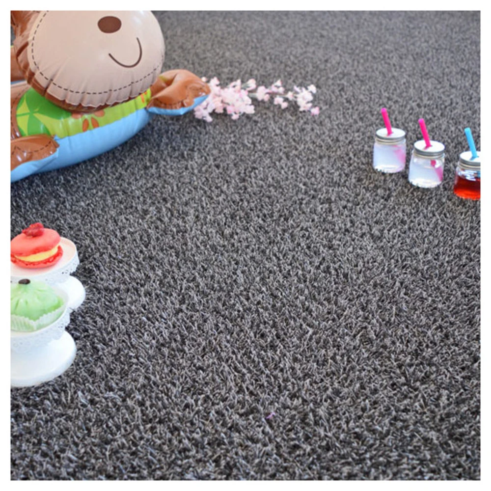 Gazon Synthétique Arty - Couleur Gris Foncé - 20mm - 1m X 8m 5 Gazon Synthétique Arty - Couleur Gris Foncé - 20mm - 1m X 8m – Image 3